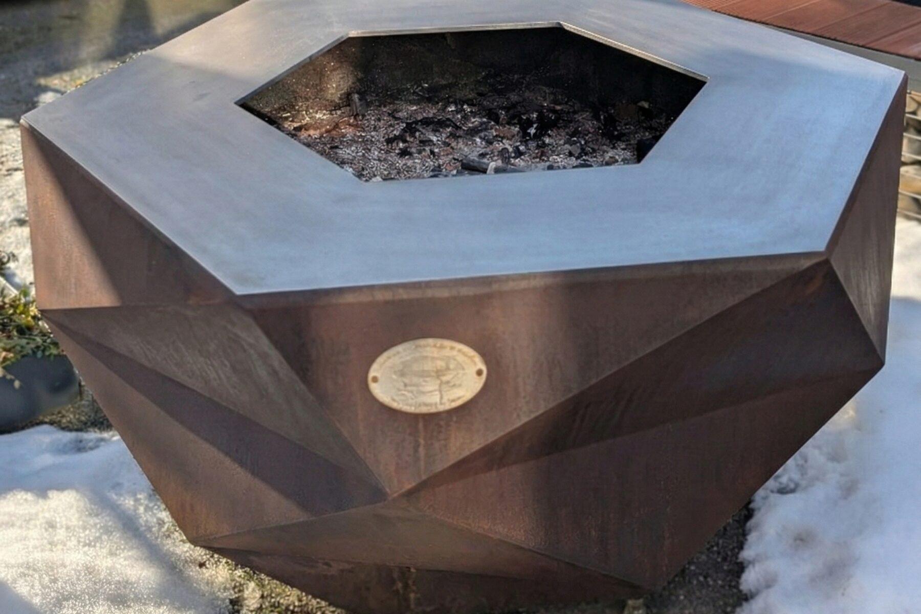 Corten finish: warm rust-brown patina across the faceted surfaces